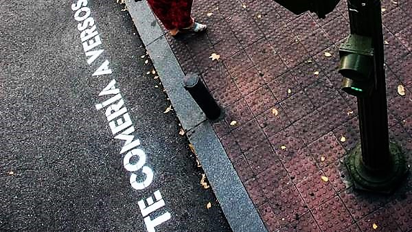 Los vecinos de Madrid podrán participar para llenar de poesía más de mil pasos de cebra de la capital #noticiasculturales